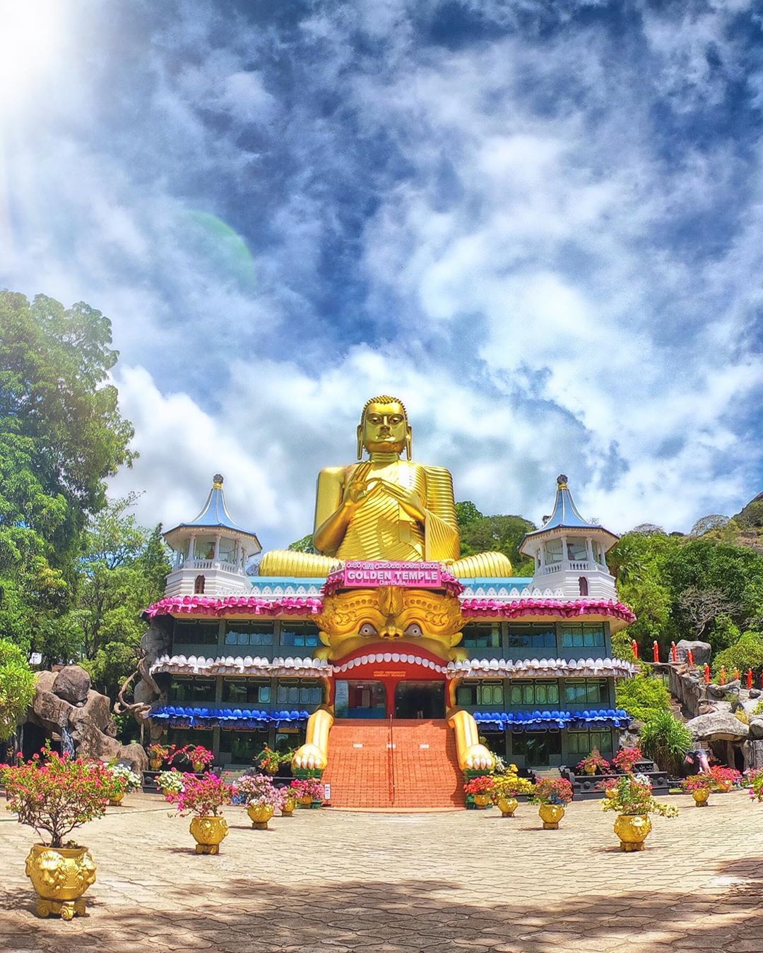 Entrance of Dambulla Cave Temple